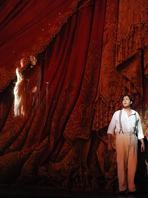 Grant Doyle as
Zurga in "Les pêcheurs de perles"
(State Opera of South Australia)